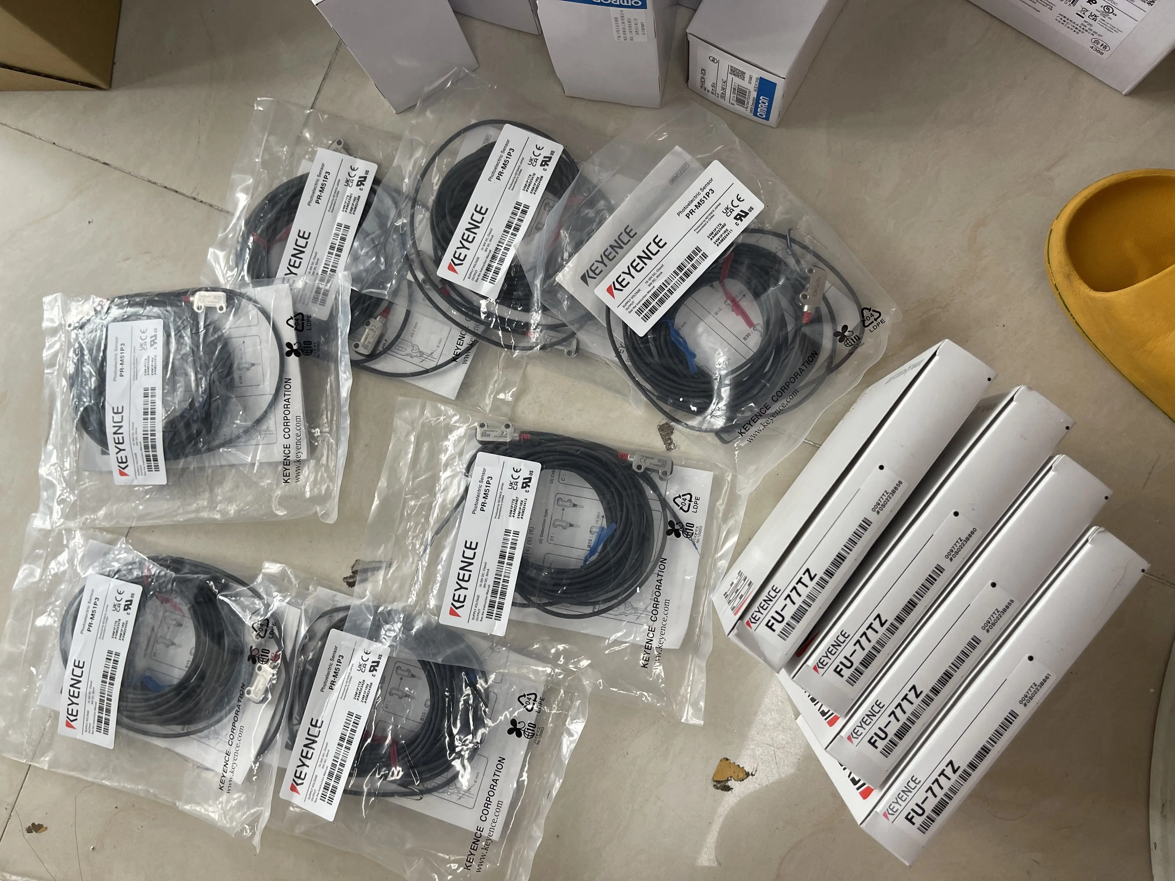 KEYENCE Fiber Optic Sensor FU-77TZ