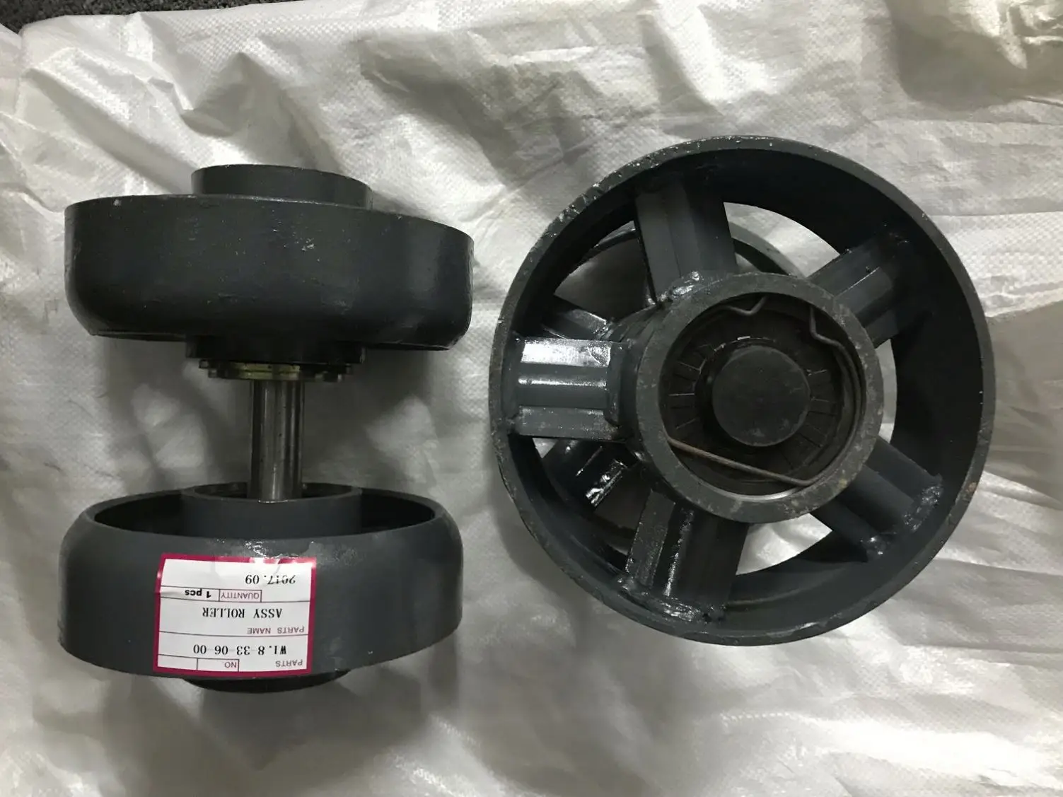 FM World Maxxi Bimo Gam Customized Harvester Spare Parts Agricultural Spare Parts Assy Track Roller W1.8-33-06-00