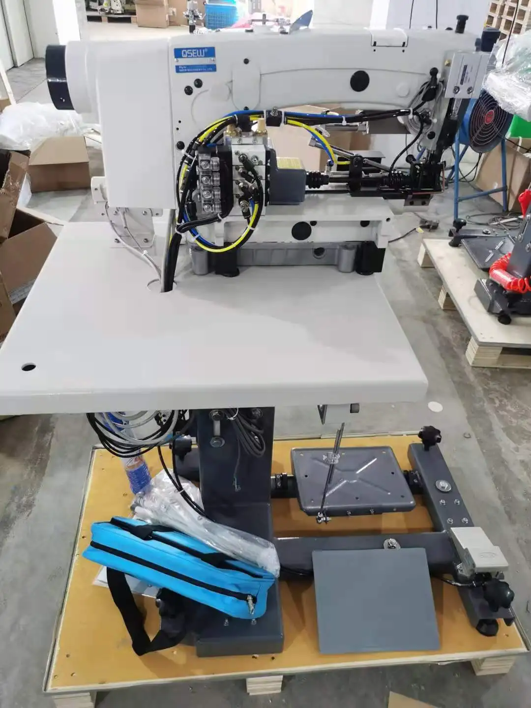 QS-63900 High Speed Automatic Computer Lockstitch Jean Bottom Hemming Industrial Sewing Machine Jeans Making Machine