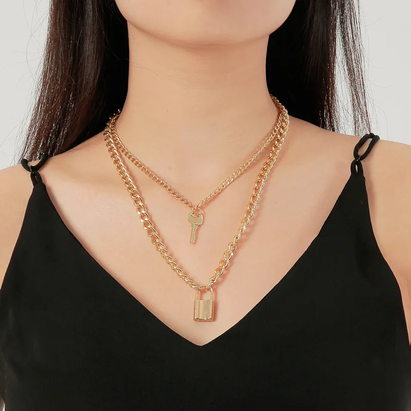 Allereyae Punk Lock Necklace Choker Gold Lock Pendant Necklace Paper Clip  Chain Choker Short Padlock Necklace Chain Jewelry for Women and Girls (Gold)