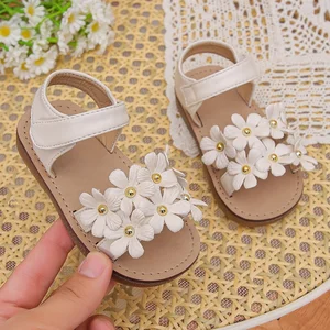 2026 Summer Girls' Elegant Princess Style Sandals Soft PVC Insole Fashionable Floral Flat Jelly Sweet Beach Shoes for Girls