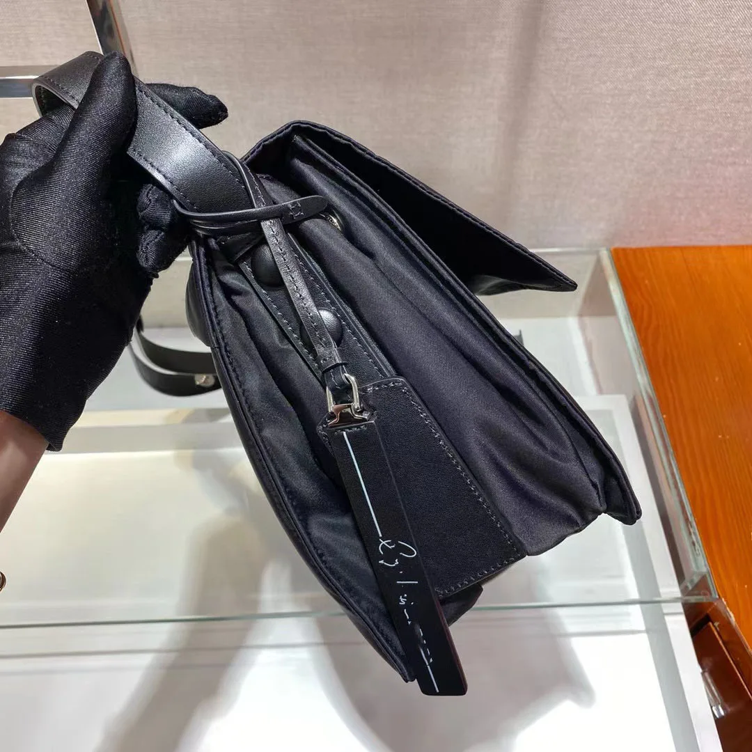 Fashionable Men's Single-shoulder Bag, Lightweight and Large-capacity Men's Clutch Bag