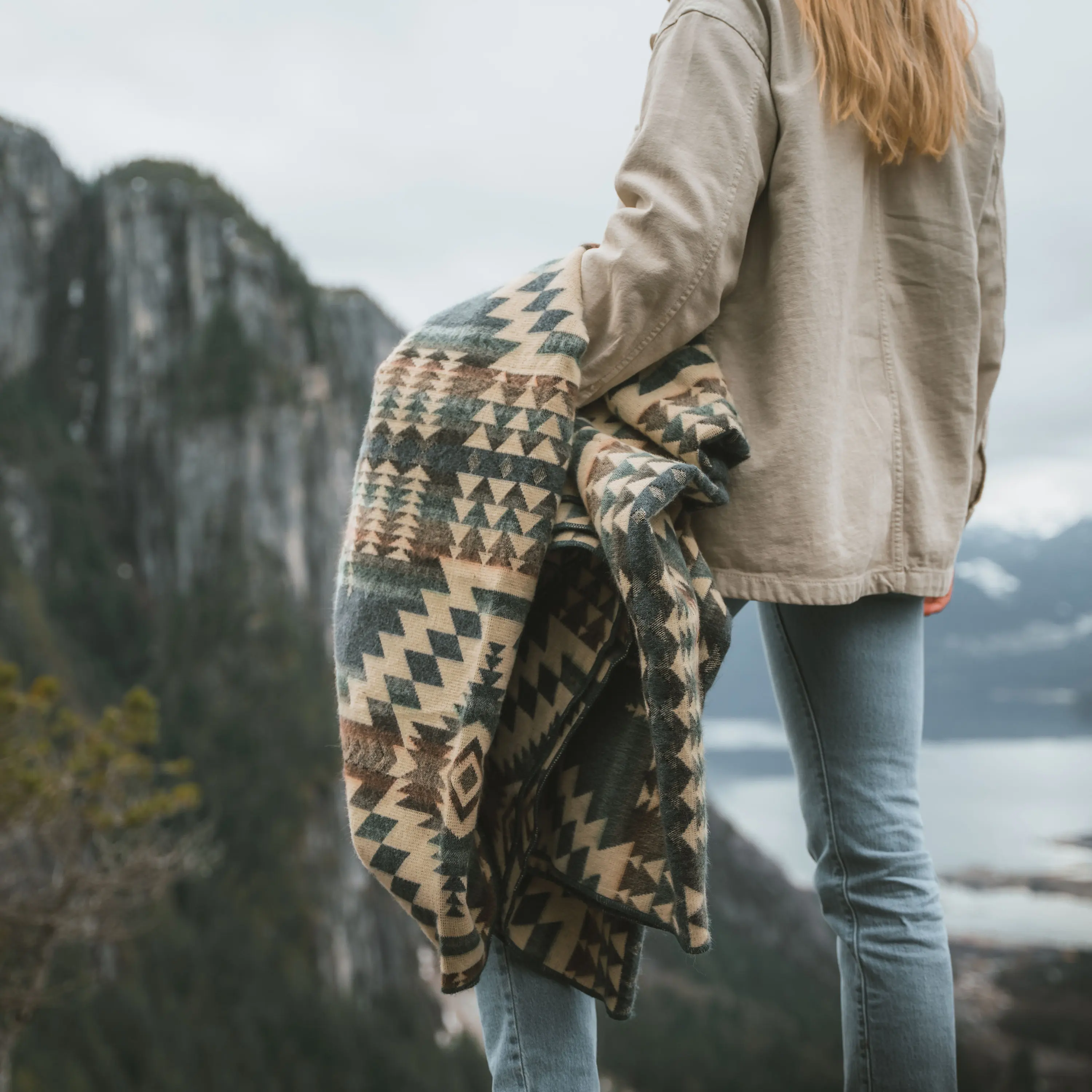 Custom Logo Boho Aztec Flannel Mink Fleece Reversible Blanket New Design Birthday Gift Knitted 100% Polyester Travel Throw