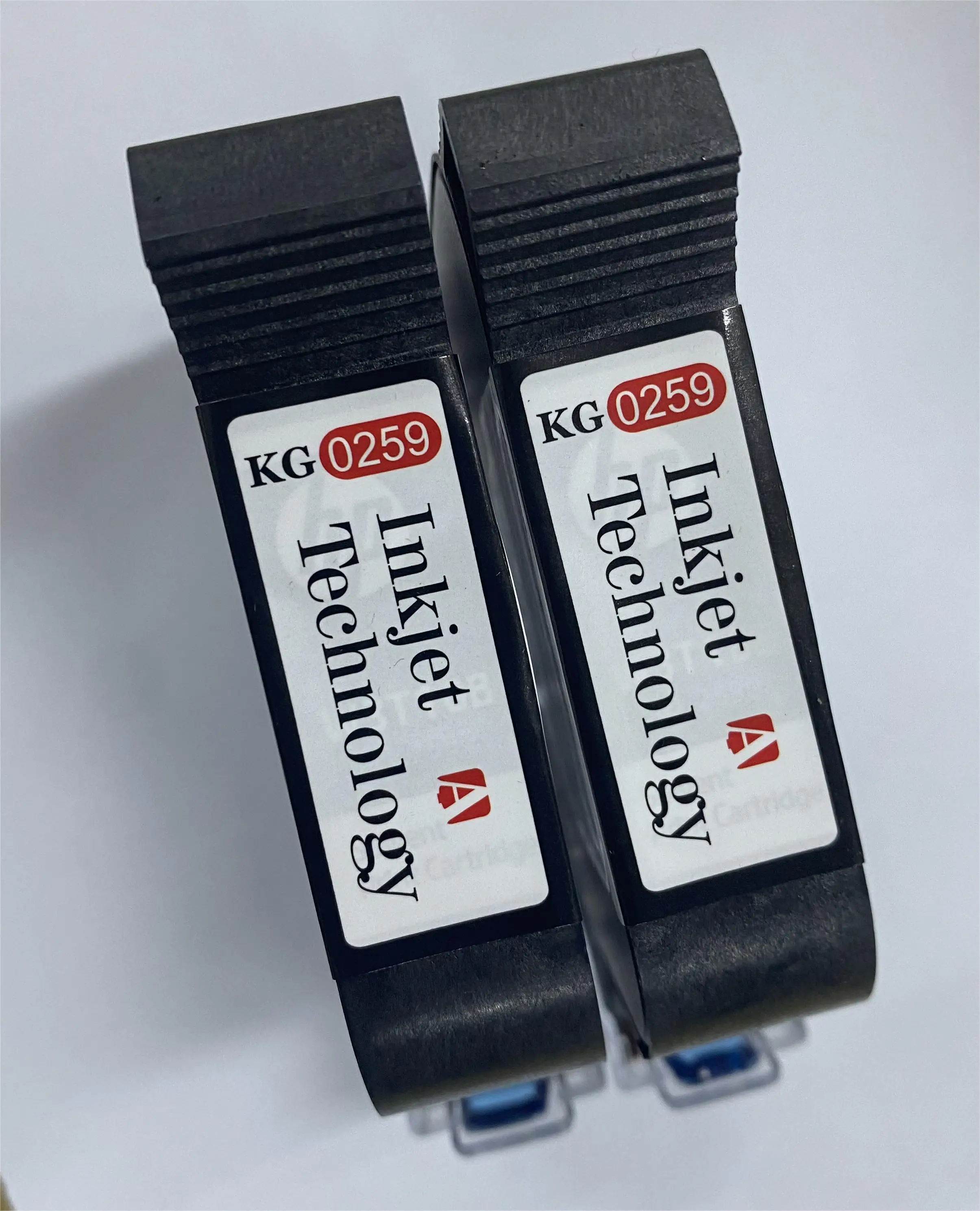 Картридж для быстросохнущих чернил на масляной основе струйного принтера