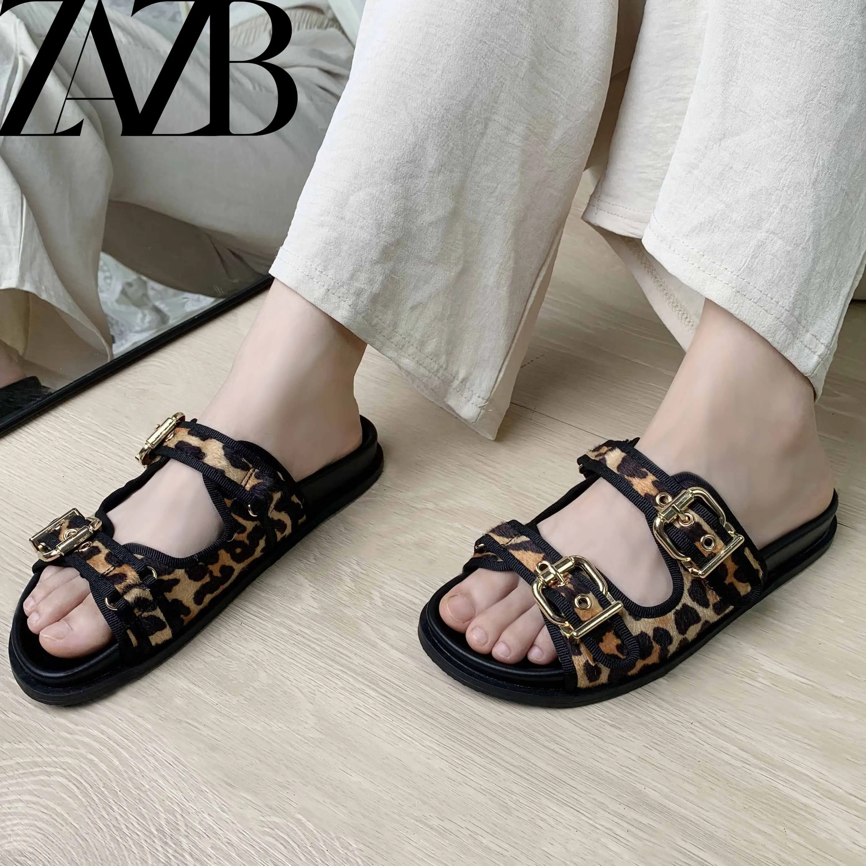 Customized Fine Button Designer Shoes Sandals for Women and Flat slippers  for Women Luxury Women Fashion