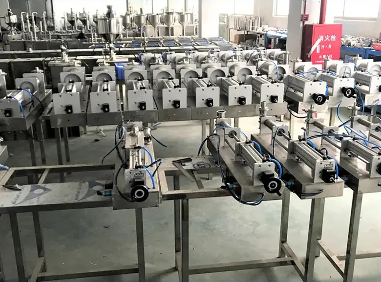 Ce Factory Price 1000ml Large Particle Sauce Filling Machine Ushaped