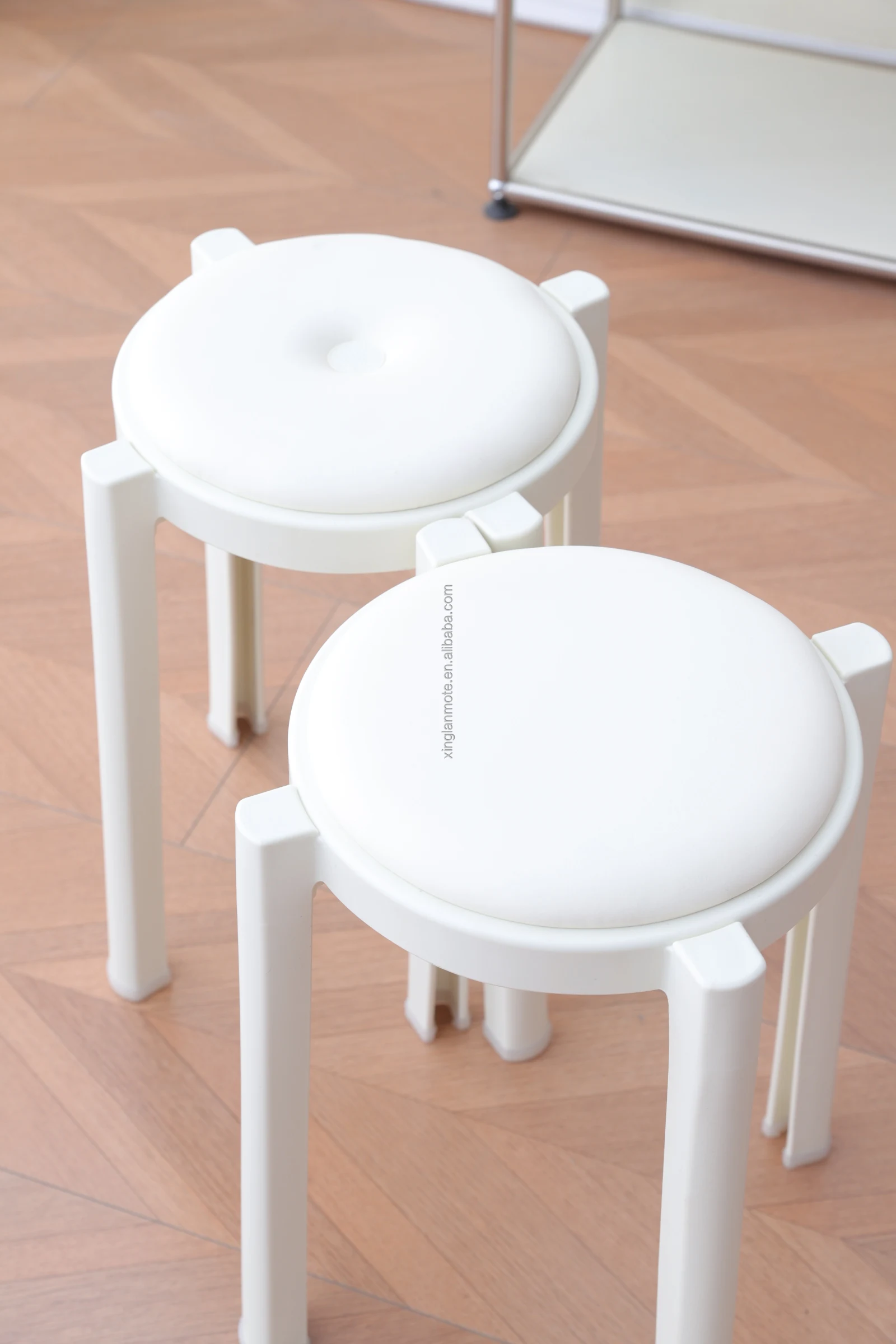 Plastic Bracket Round Office Stool Leather Upholstered Scratch