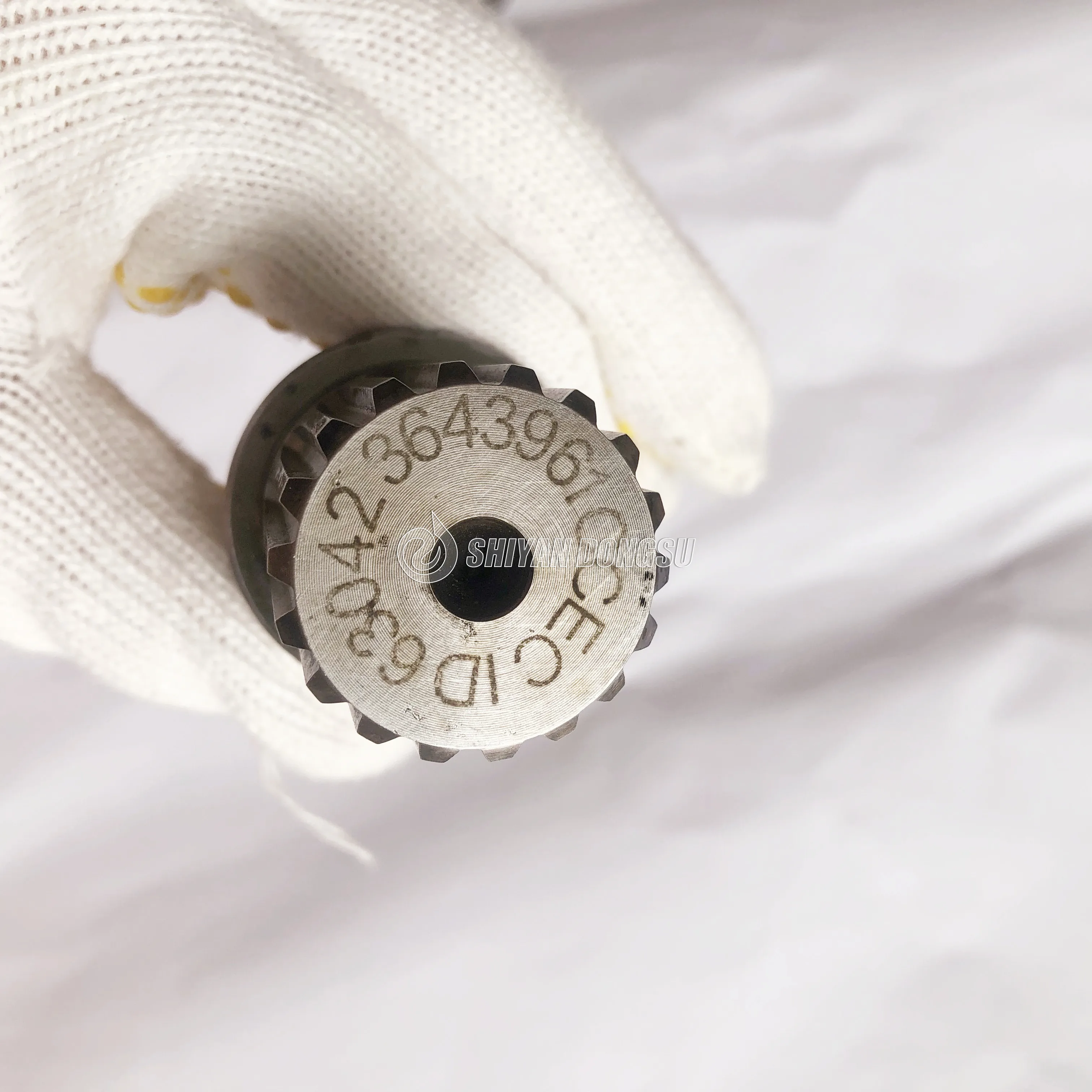 Original CCEC K38 Marine Engine Water Pump Shaft 206194 3175527