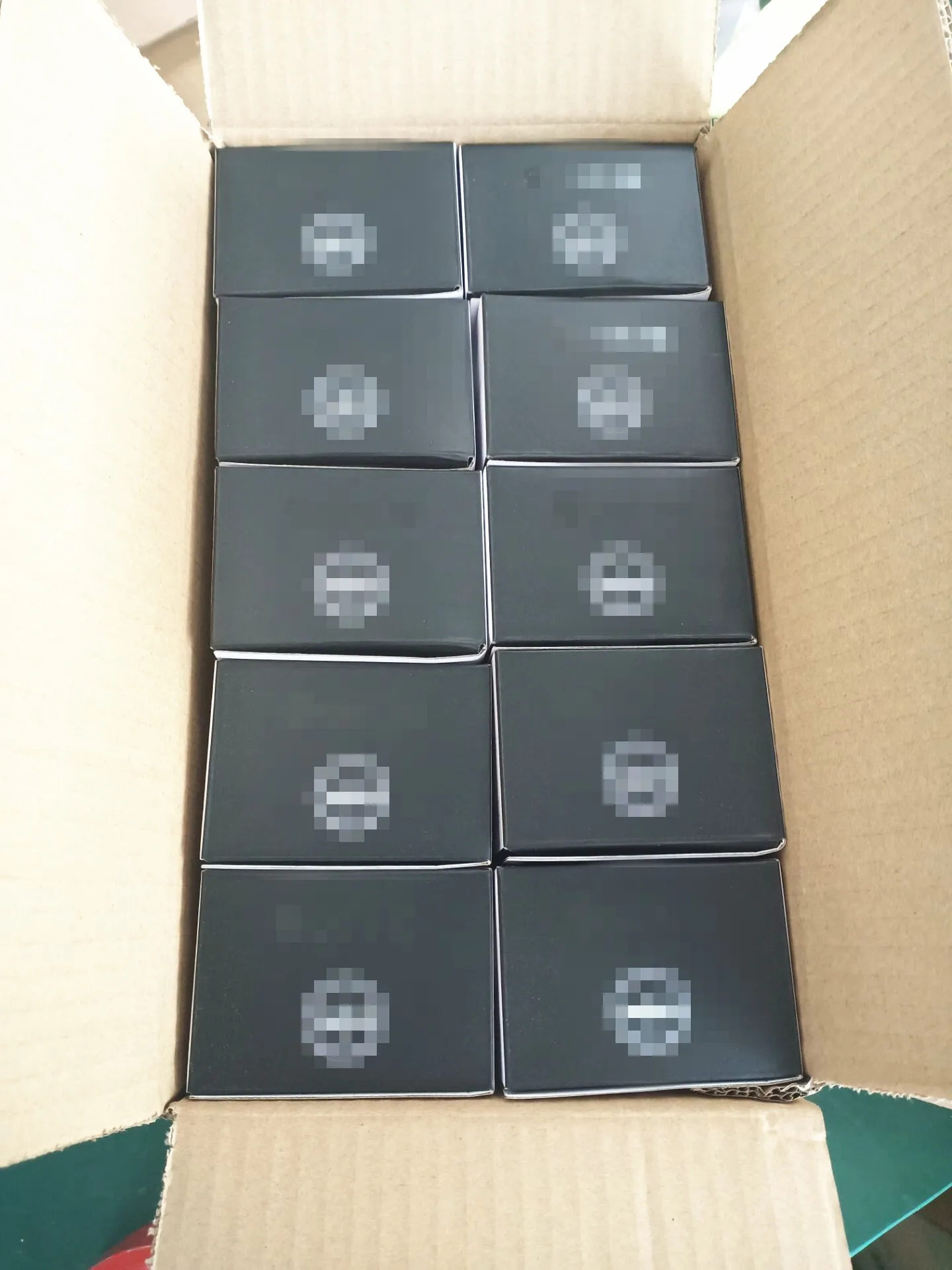 
 Тонкие мобильные телефоны с функцией 4g volte, с задней камерой, две дополнительные камеры, память 4 Гб + 512 Мб  