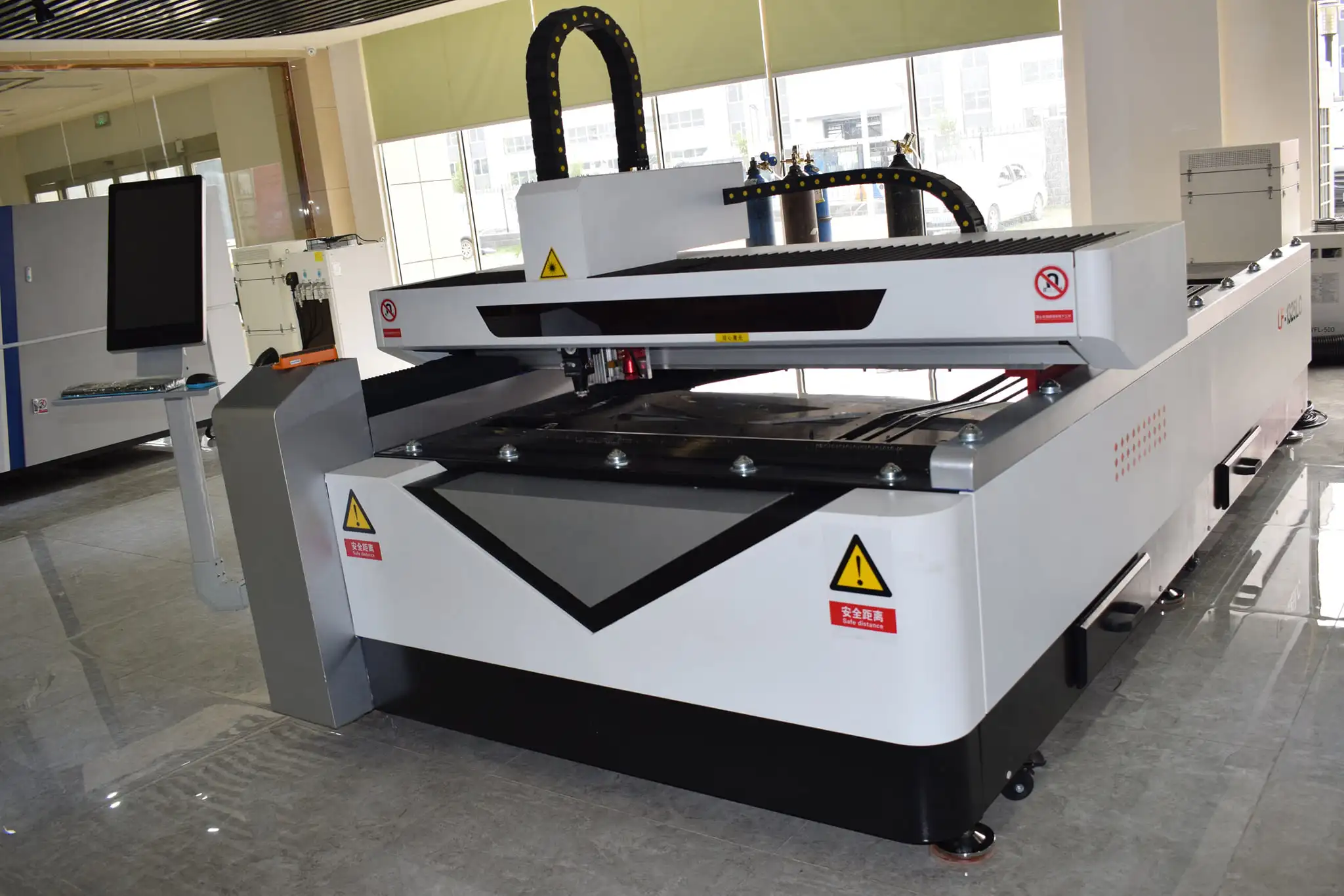 Multi Function Gweike LF1325LC CO2 and Fiber Laser Cutting Machine for Metal and Nonmetal