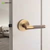 Passage en bronze antique