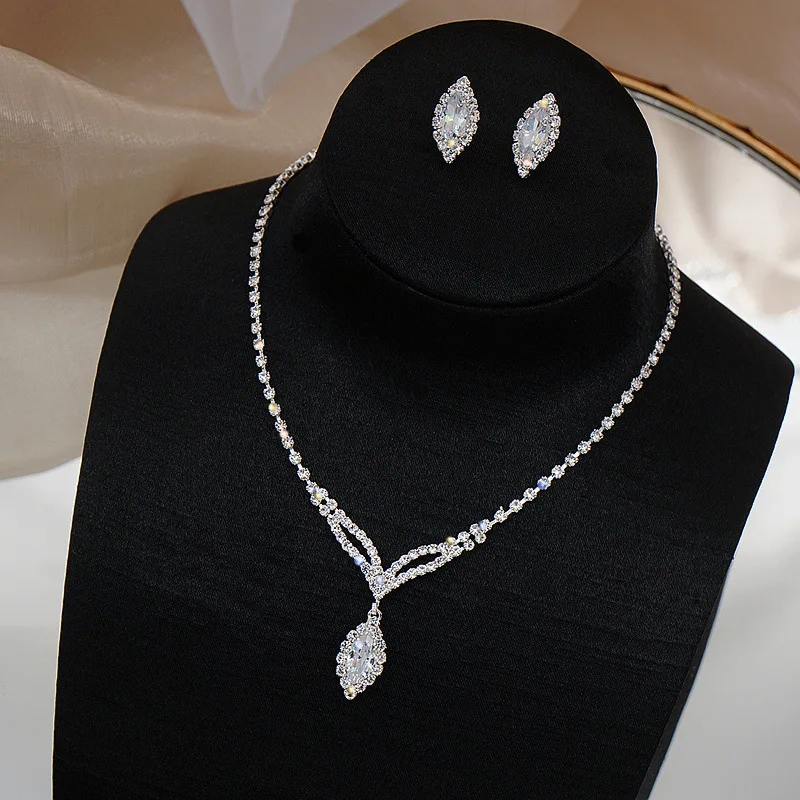 Diamond necklace fashion and earring set for wedding