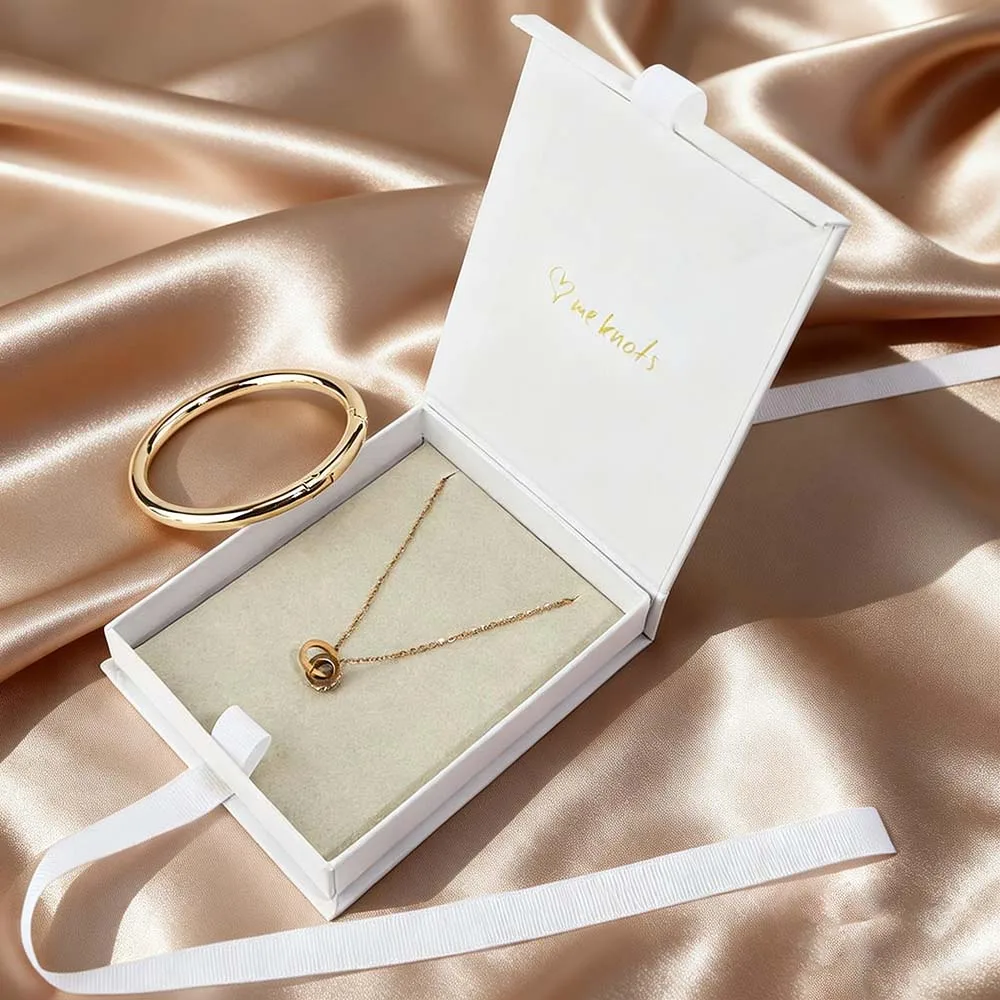 Écrin-Livre Blanc Élégant et Personnalisable - Fermeture à Solape Magnétique et Fermoir Discret - Espace Dédié pour Votre Logo