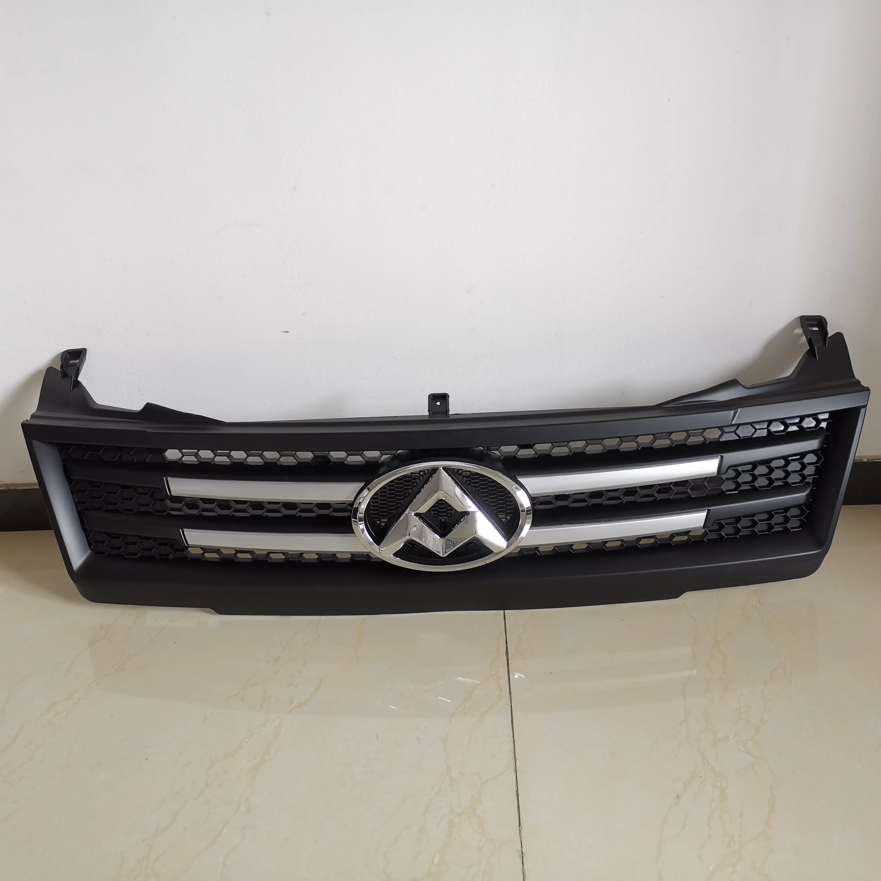 SAIC MAXUS V80 High quality Front grille assembly C00045482 