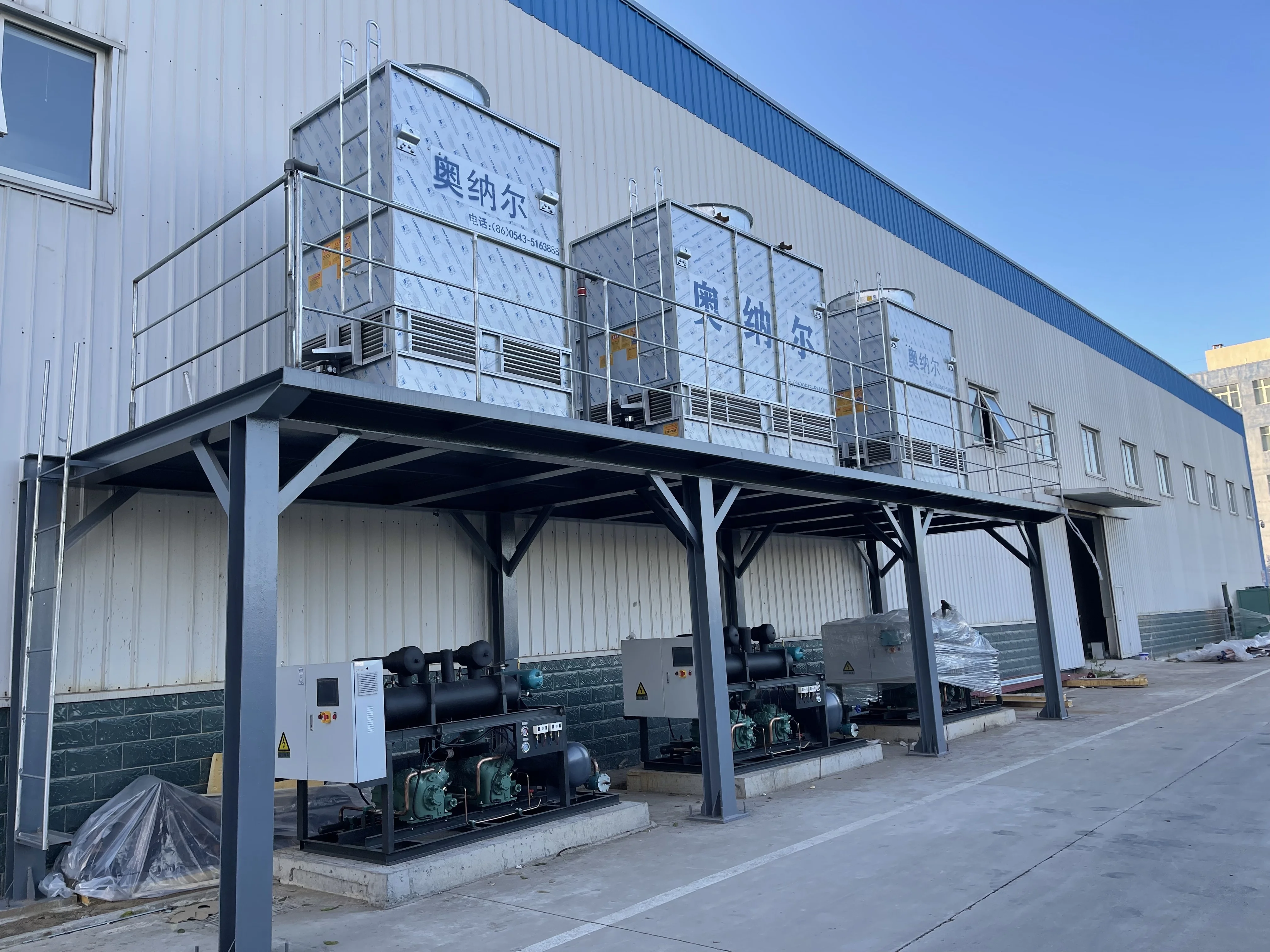 Energy-saving evaporative condenser units for industrial refrigeration and cold storage systems