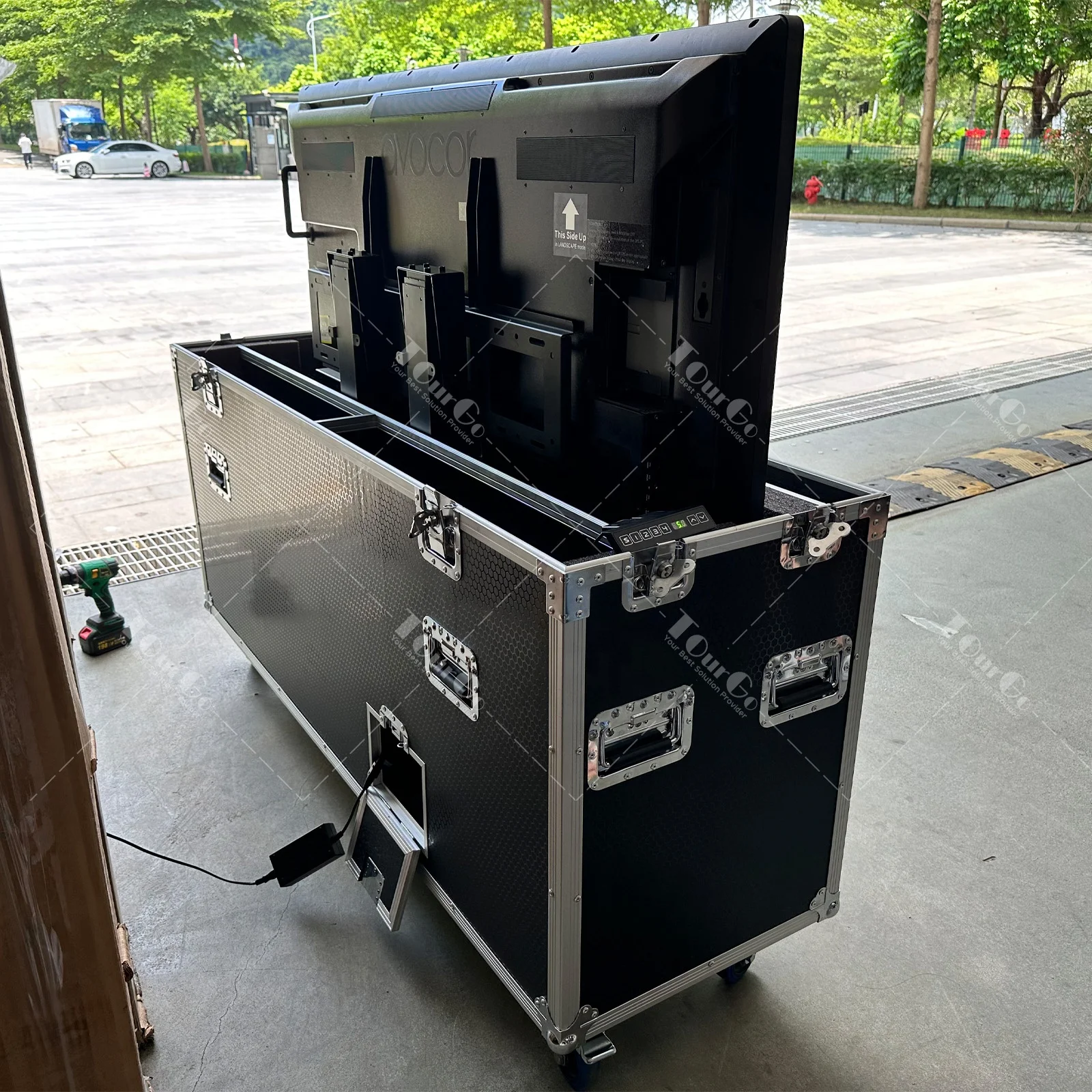 TV Lift Flight Case - Durable Aluminum & Plywood Design
