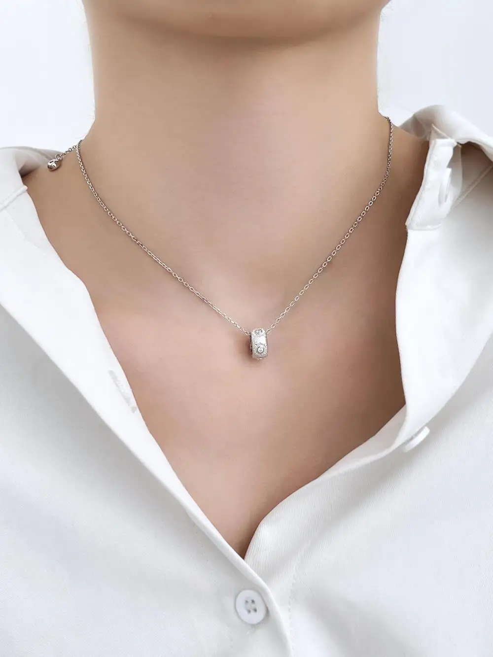 KAKODIY gold-plated luxury fashion 925 sterling silver jewelry pendant women's round tire shape necklace detail 1