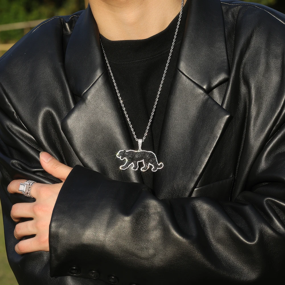2024 UWIN Fashionable Black CZ Panther Pendant Iced Out Animal Leopard Necklace Unisex Jewelry