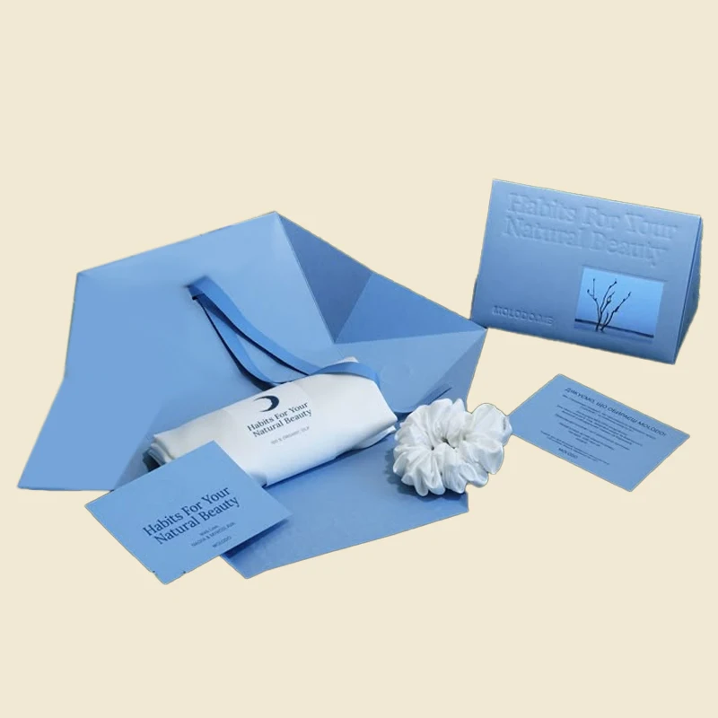 Haute gamme Triangulaire Verticale Conception spéciale Grande Boîte d'emballage cadeau Naturelle avec ruban Soins personnels Serviettes personnalisées Papier Logo