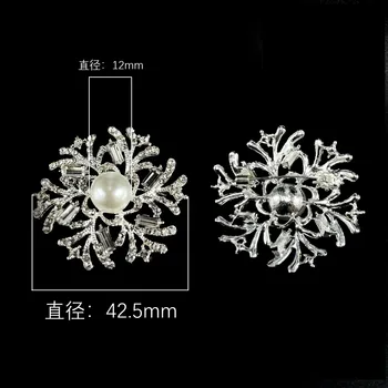 High-End Snowflake Shape Metal Brooch for Ladies Wholesale Cufflinks Pins Buckles & Corsage