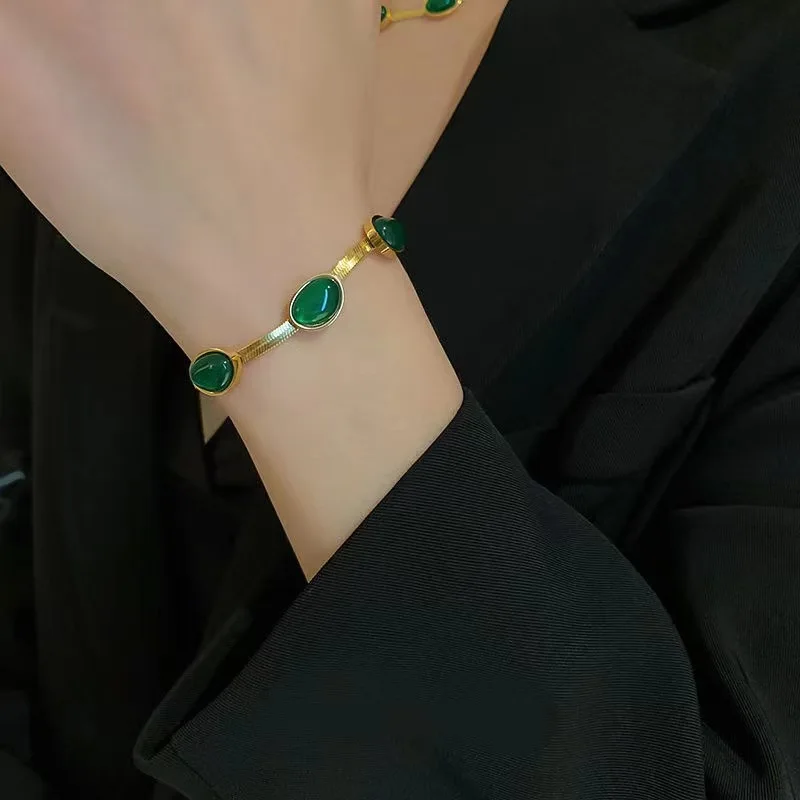 2023 titane acier vintage cinq émeraude lame chaîne bracelet collier ensemble haute conception sens de niche tour de cou accessoires