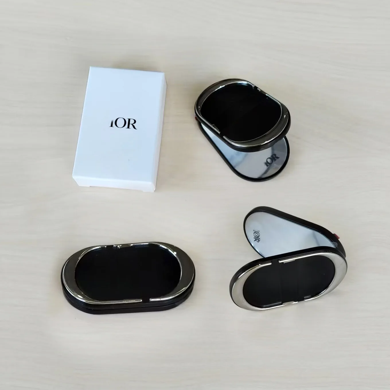Luxury Designer Metallic Mirror Phone Foldable Oval Smartphone Holder With Portable Vanity Mirror