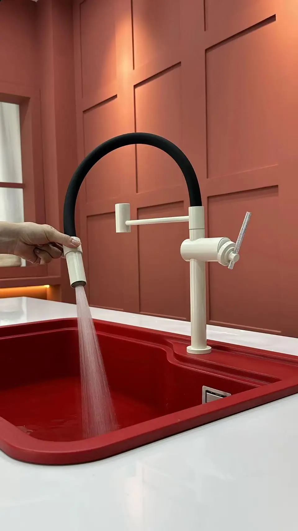 耐磨耐腐蚀不锈钢搅拌水龙头，带下拉式支架，适用于厨房水槽