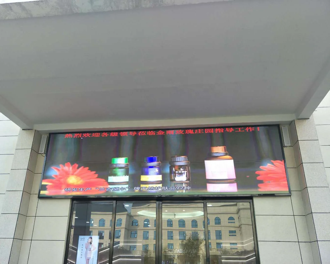 Outdoor LED Digital Sign Board Kinglight P10 SMD Full Color LED Display Video Wall