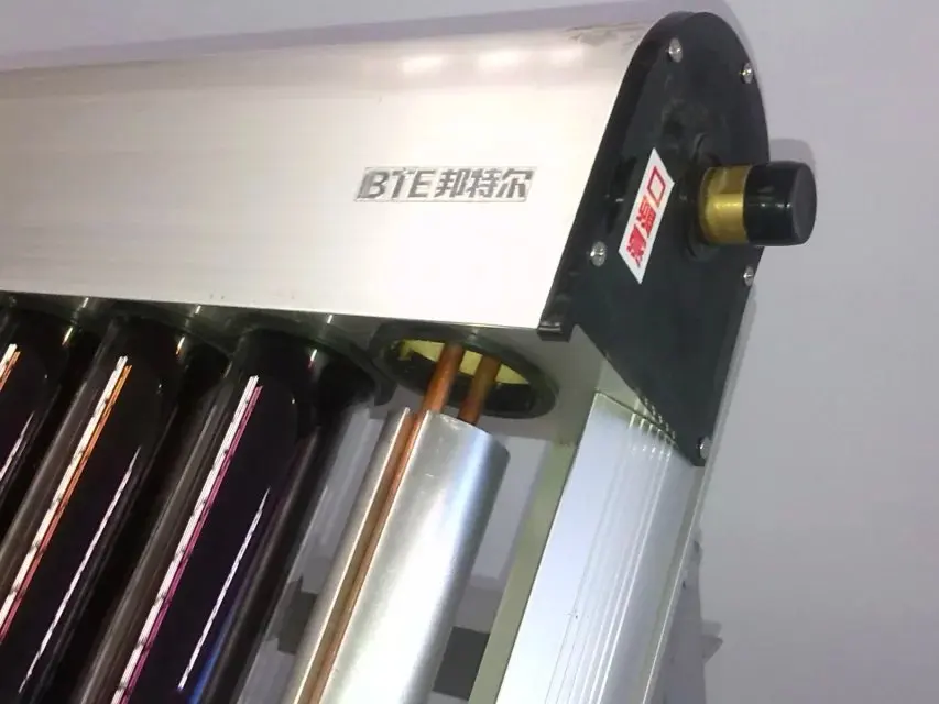 U Pipe Heat Pipe Solar Collector with Evacuated Tubes