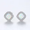 boucle d'oreille pierre blanche