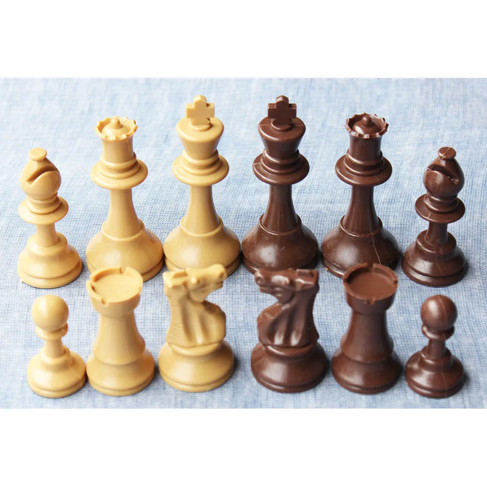 Tabuleiro de xadrez gigante - faltavam algumas peças - Picture of