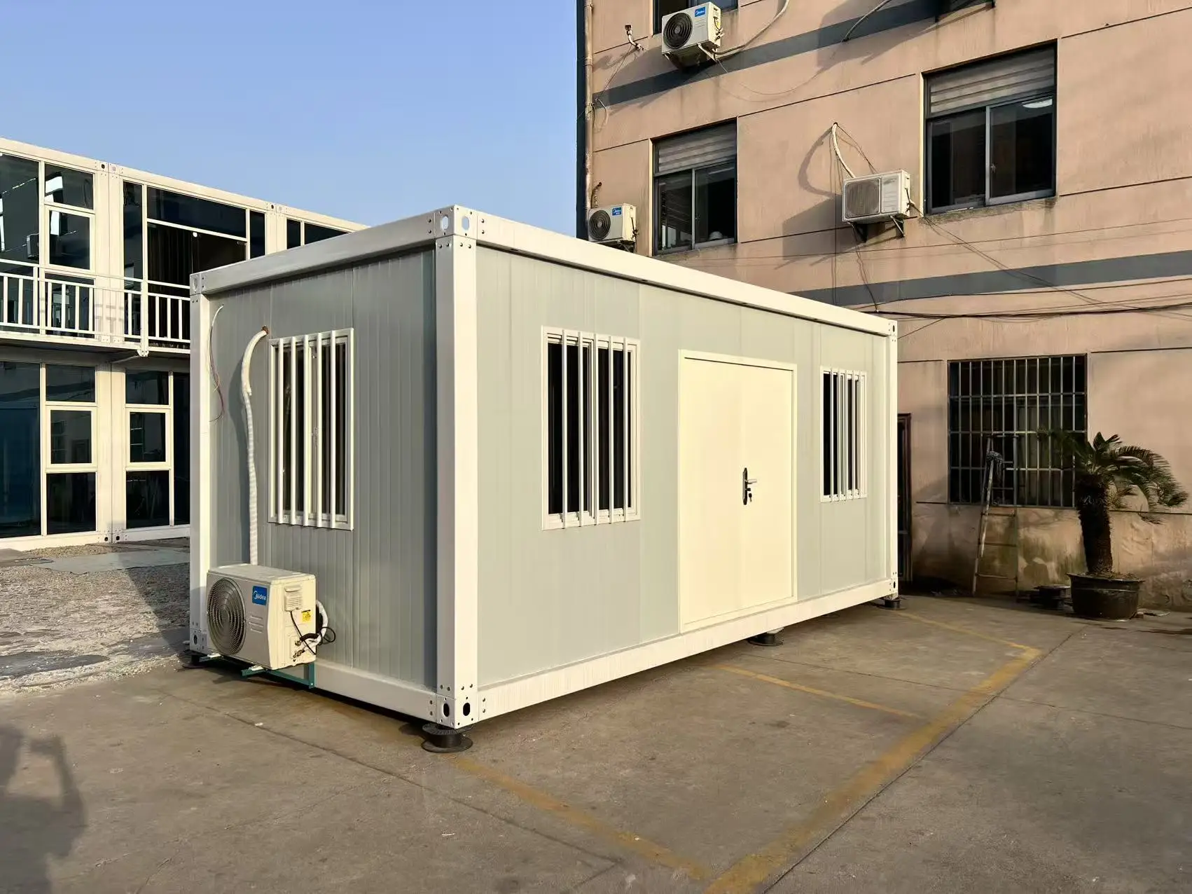 Customizable 40ft Detachable Container House with Glass Curtain Wall ...