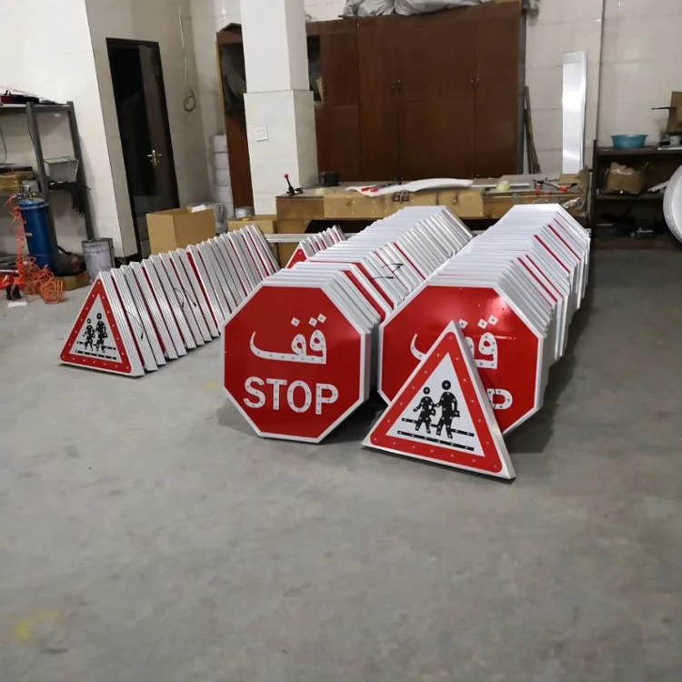 
 Дизайнерский СВЕТОДИОДНЫЙ дорожный знак на солнечной батарее  