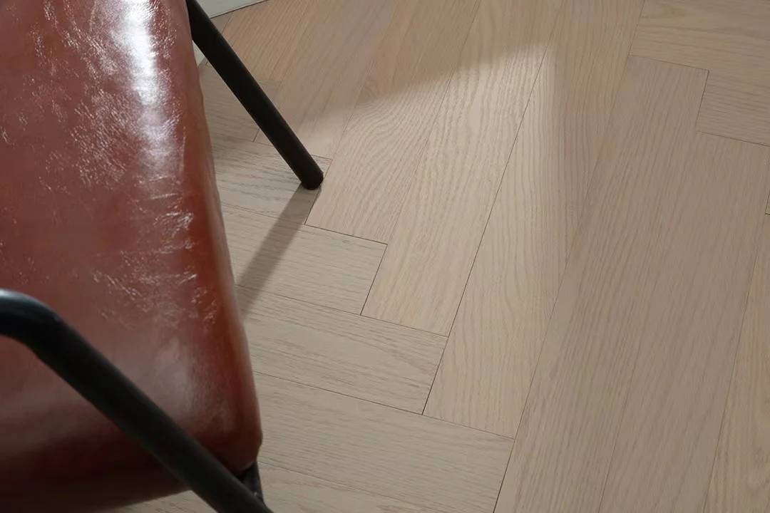 Modern Multilayer Herringbone Oak Wooden Parquet Flooring for Living Room Engineered with Brushed Technics for Indoor Use