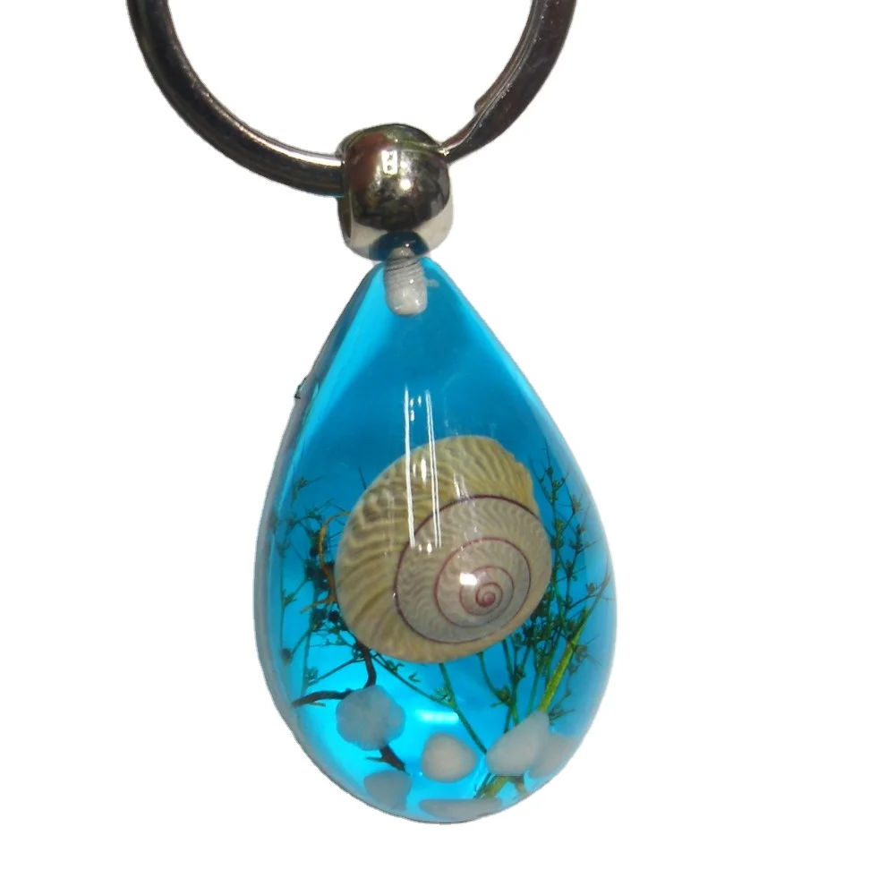 手作り金属製クリアレジンキーホルダー 海の貝殻入り琥珀/レジン