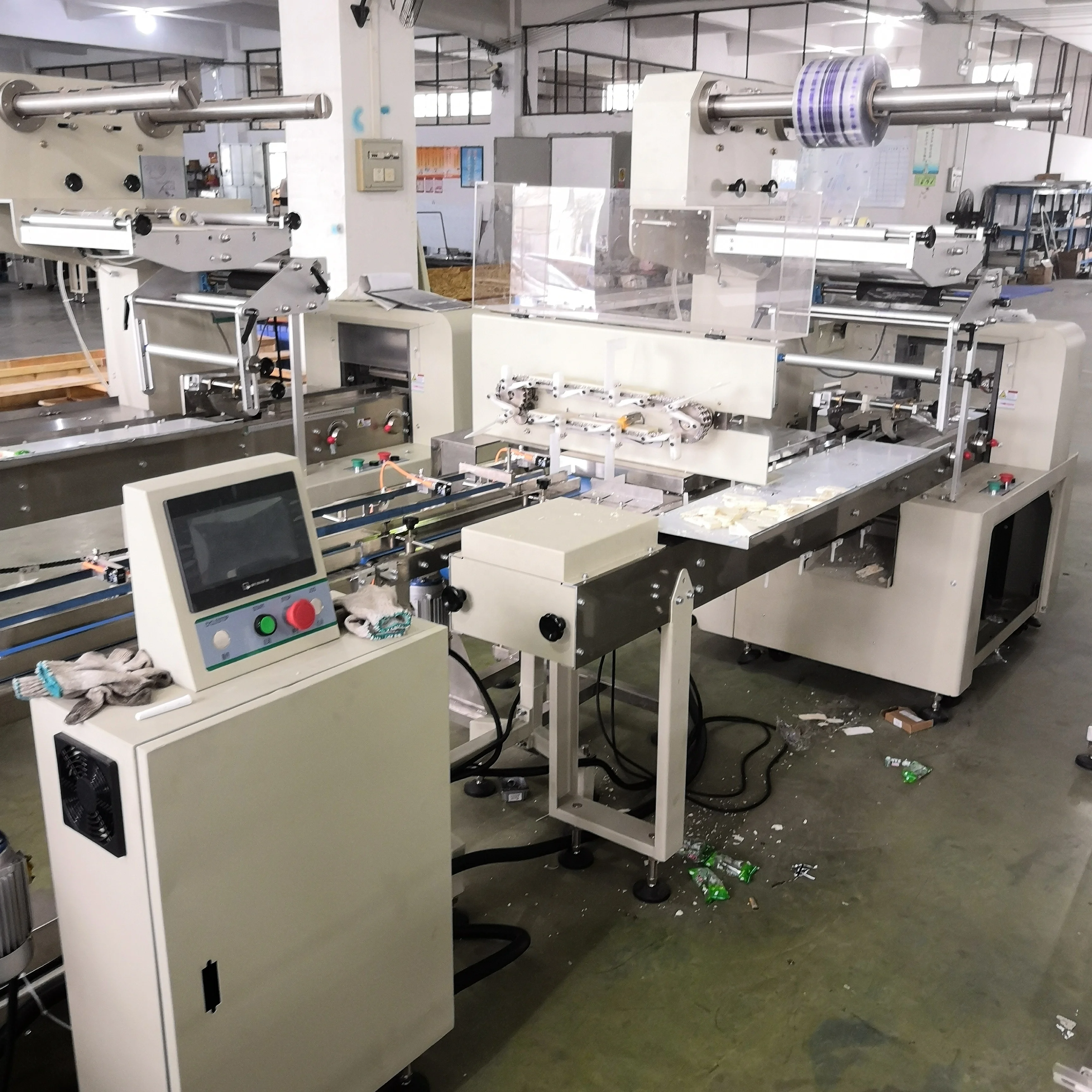 Автоматическая горизонтальная машина для упаковки пищевых продуктов, такую как хлеб, печенье, шоколад/конфеты