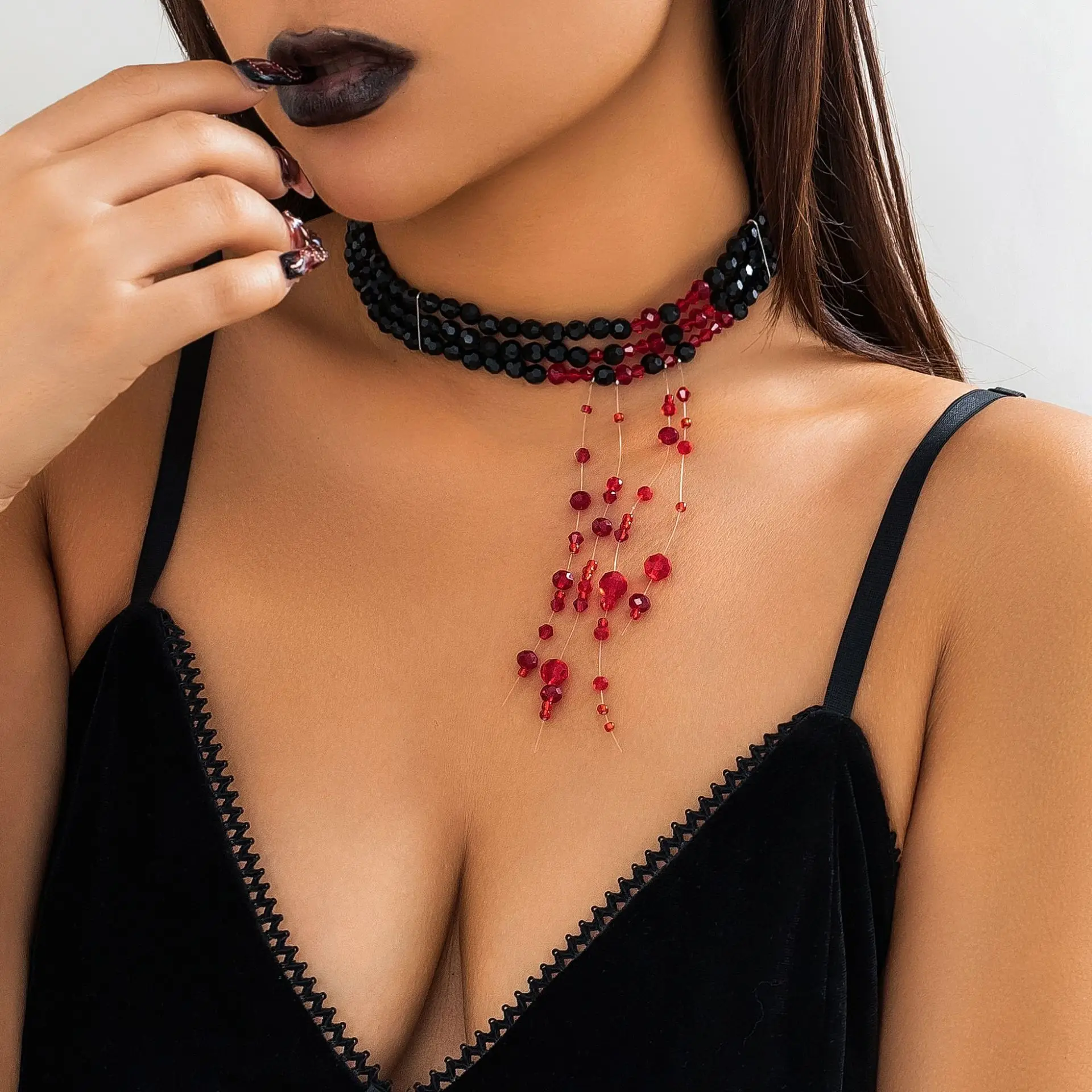 Collana con ciondolo nappa con perla imazione modello sangue rosso vintage multistrato per donna Gioielli di Halloween con catena di perline di cristallo gotico  36