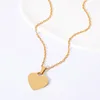 Cadena dorada con dije de corazón con agujero en forma de abanico de 20 mm + cruz plana.