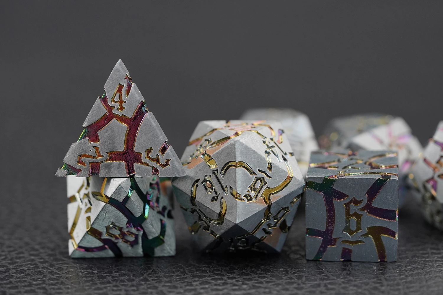 New Design 7pcs Crack Metal Gradient Colorful Polyhedral Dice Set DND Games Usage factory