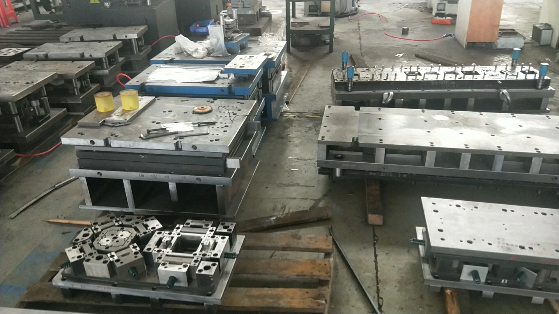 Progressive Die Tooling Stamping Mould for Power Press CNC Machined Metal Steel Aluminium Brass Punching Mold Polished Finish