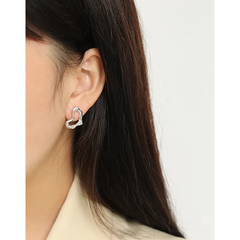 High Quality Jewelry 925 Sterling Silver Geometric Women Fashion Heart Stud Earrings(图3)