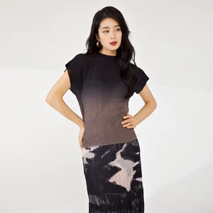 Women's High Quality Pleated T-Shirt Vintage Style Summer Fashion Sustainable Gradient Stretch Print Short-Sleeved Top