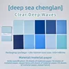 C Onde chiare del blu profondo del mare