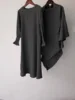 Gris oscuro