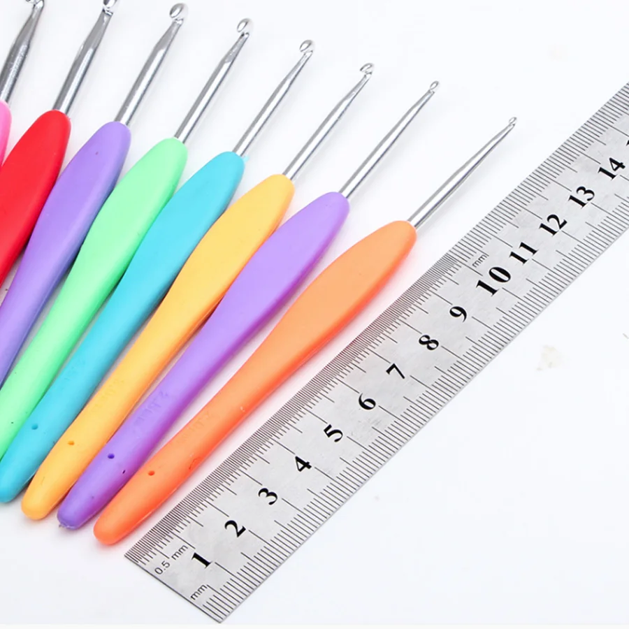 9pcs Set of PVC Packaging TPR Soft Handle Aluminum Crochet Hook Simple Style Portable for Crocheting and Hand Knitting