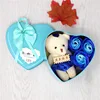 Bleu (trois gros ours en peluche en forme de coeur)