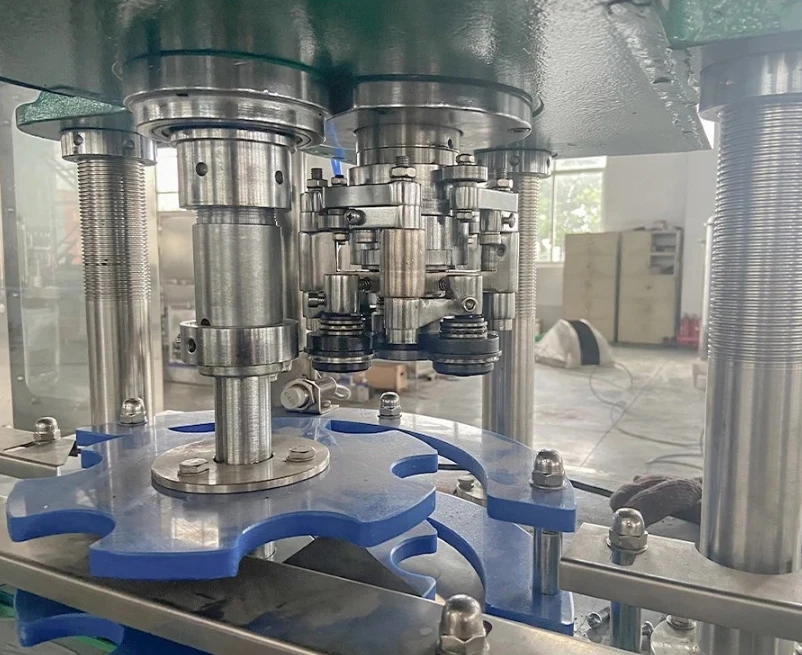 Máquinas para hacer bebidas gaseosas suaves Máquina de llenado de latas de  bebidas carbonatadas para botella de aluminio
