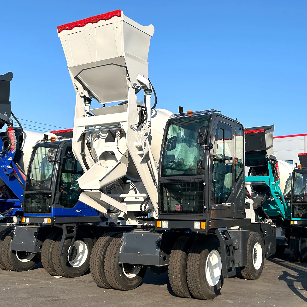 2.0 M3 3m3  4m3 4X4 Diesel Self Loading Concrete Mixer Propelled Small Concrete Mobile Concrete Mixer Truck for Sale