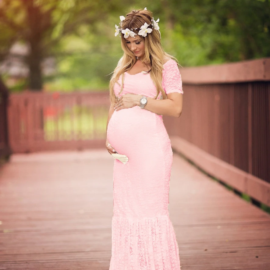 Беременные женщины в платьях