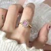 Piedra rosa con baño de oro de 18k.